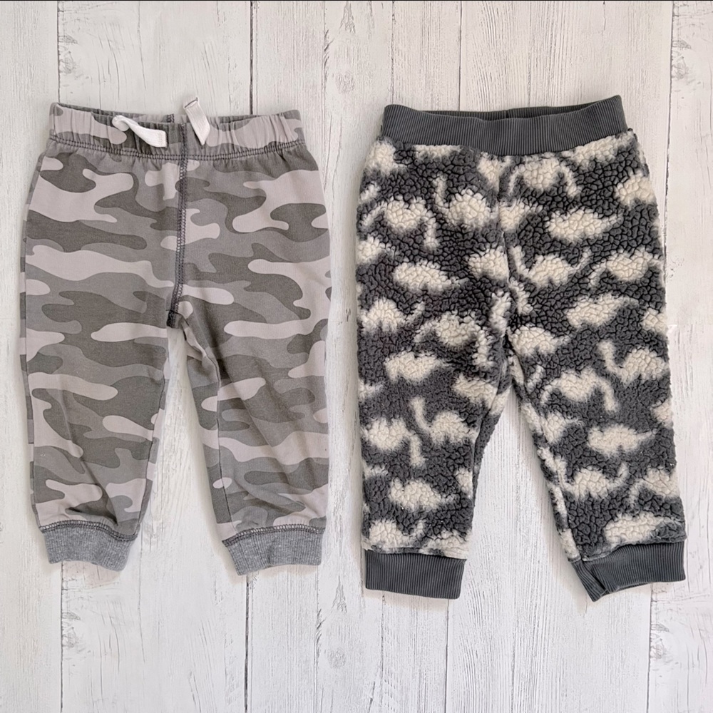 3/$15🌟 2 Pairs Grey Printed Sweatpants Size 18M